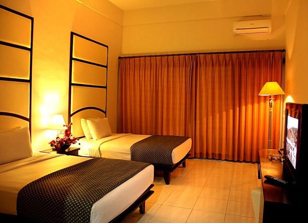 เดอะ อาเลียนเต โฮเทล Hotel มะลัง ภายนอก รูปภาพ